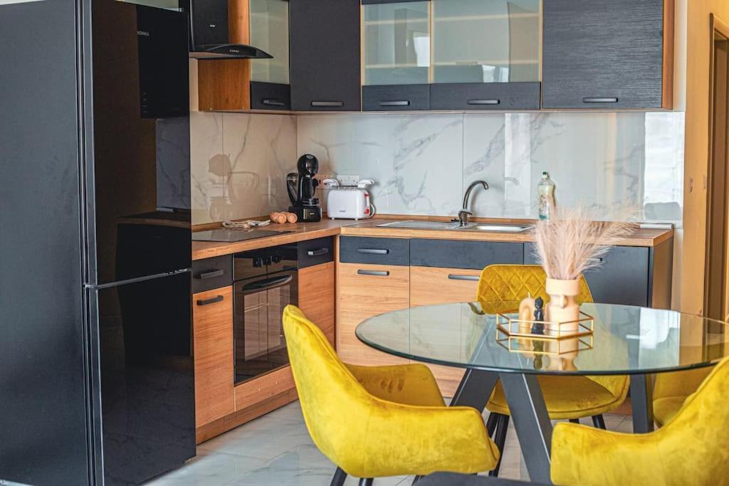 Stylish Seafront Spinola Apartment Saint Julian's Εξωτερικό φωτογραφία